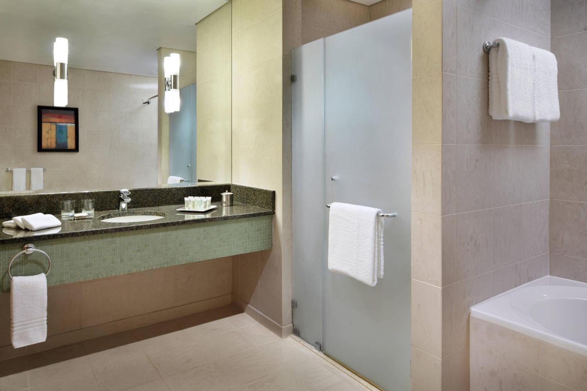 Courtyard By Marriott Kuwait City Exterior foto