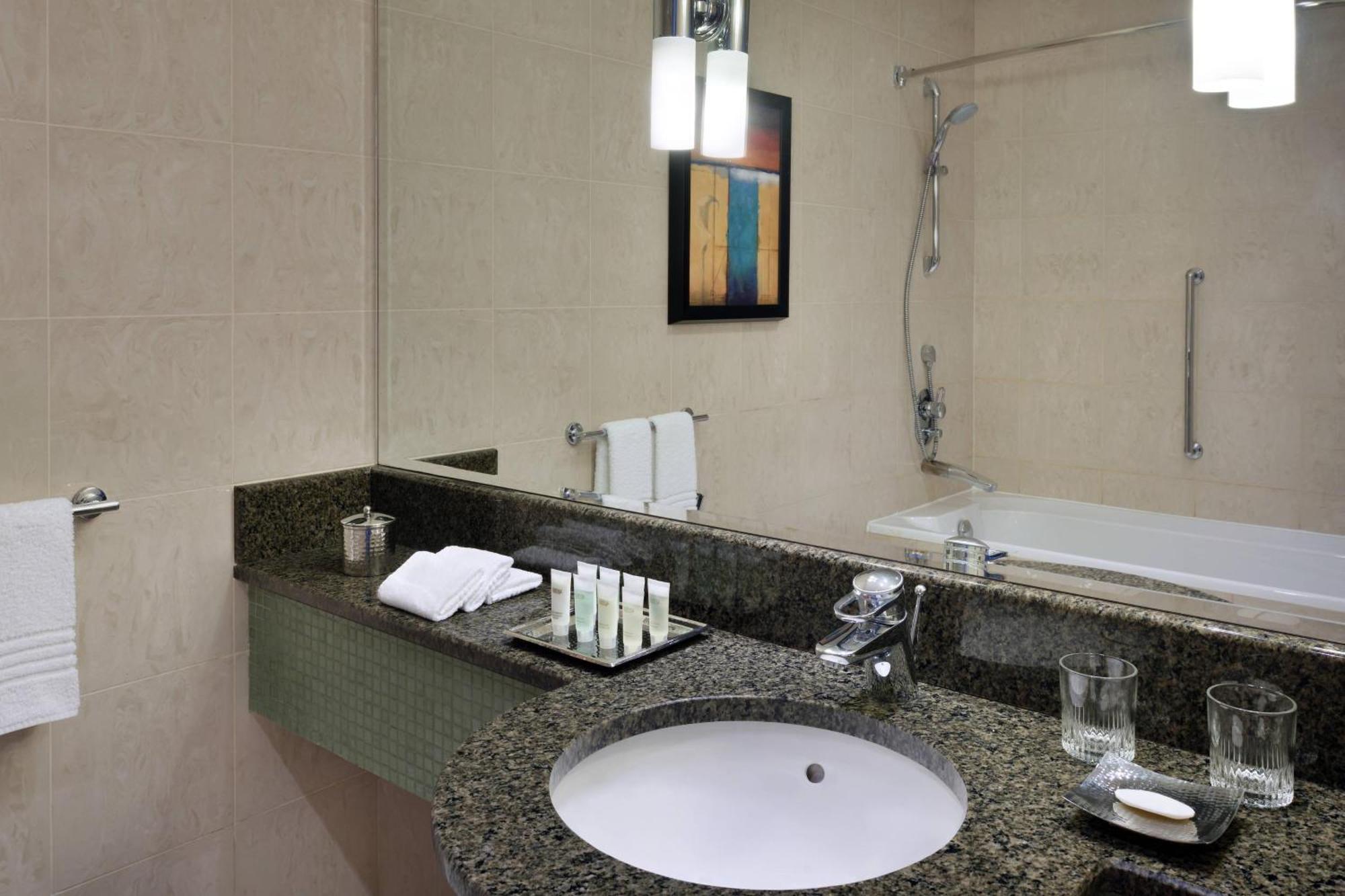 Courtyard By Marriott Kuwait City Exterior foto