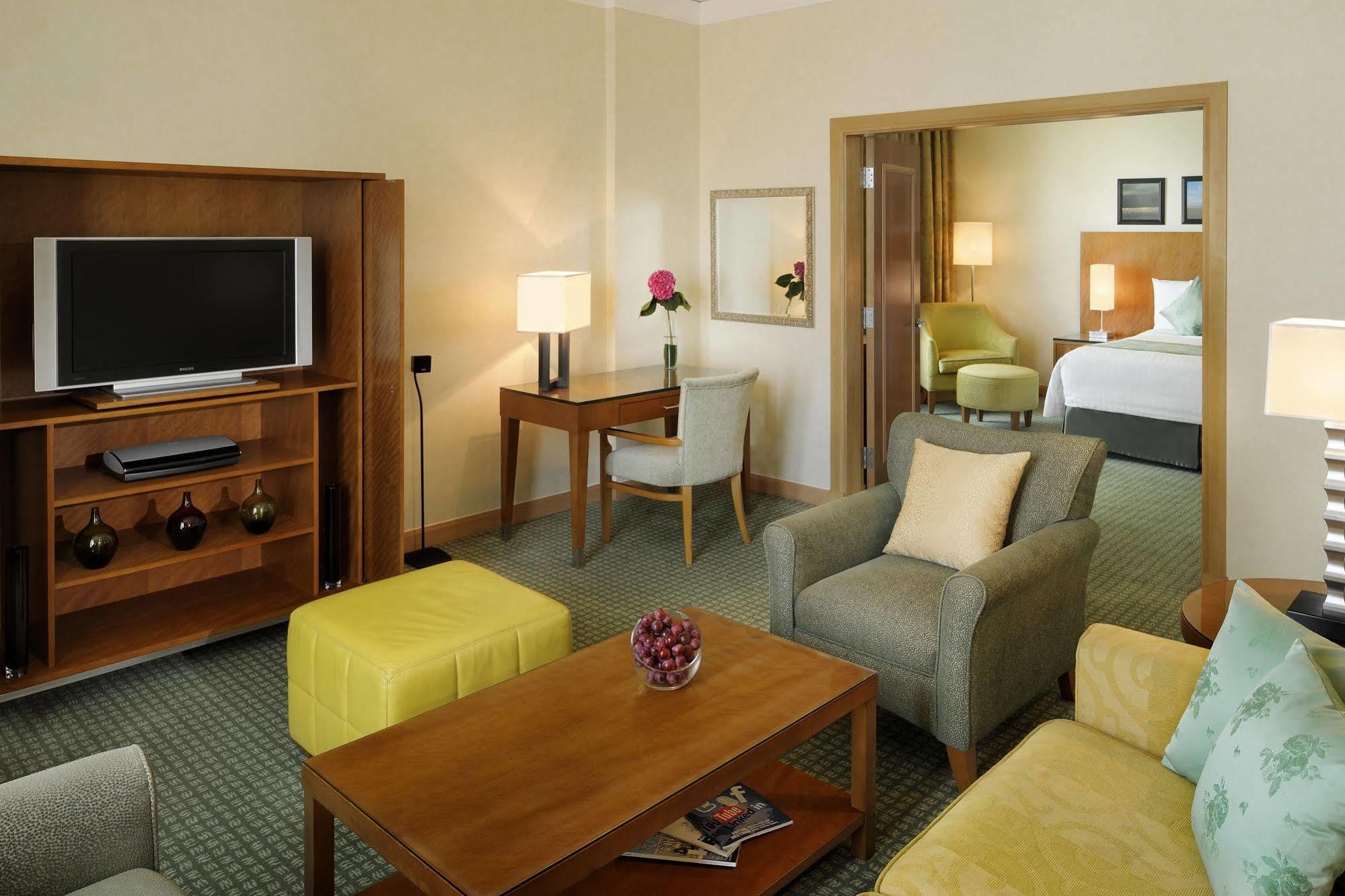 Courtyard By Marriott Kuwait City Exterior foto